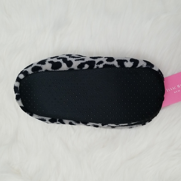 Leopard Slippers in size medium - Picture 3 of 4